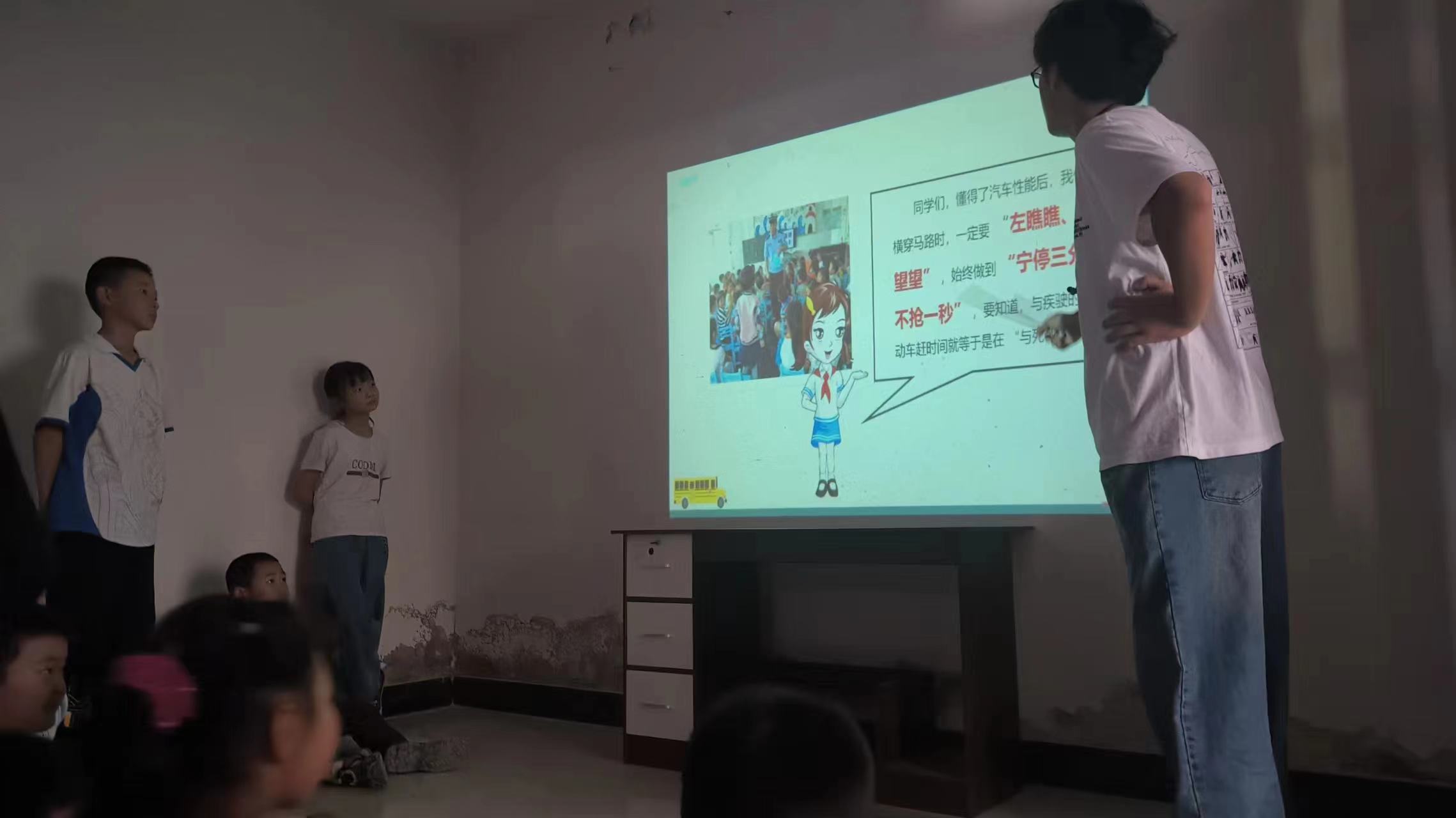 蘭大學(xué)子三下鄉(xiāng)：安全出行由我們守護(hù)