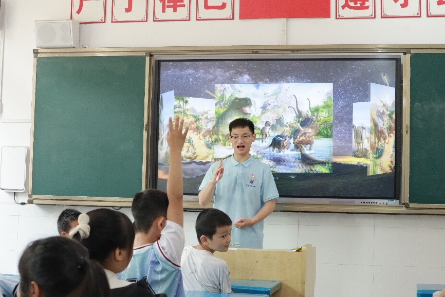 科學(xué)入童心，實(shí)踐長真知