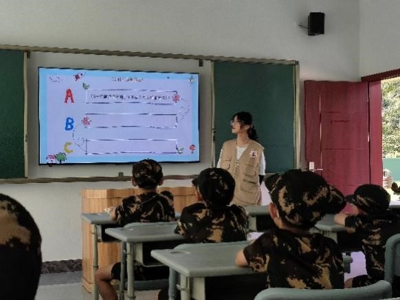 佛科院學(xué)子深入連南瑤族自治縣三下鄉(xiāng)：義教促交流，互助共成長