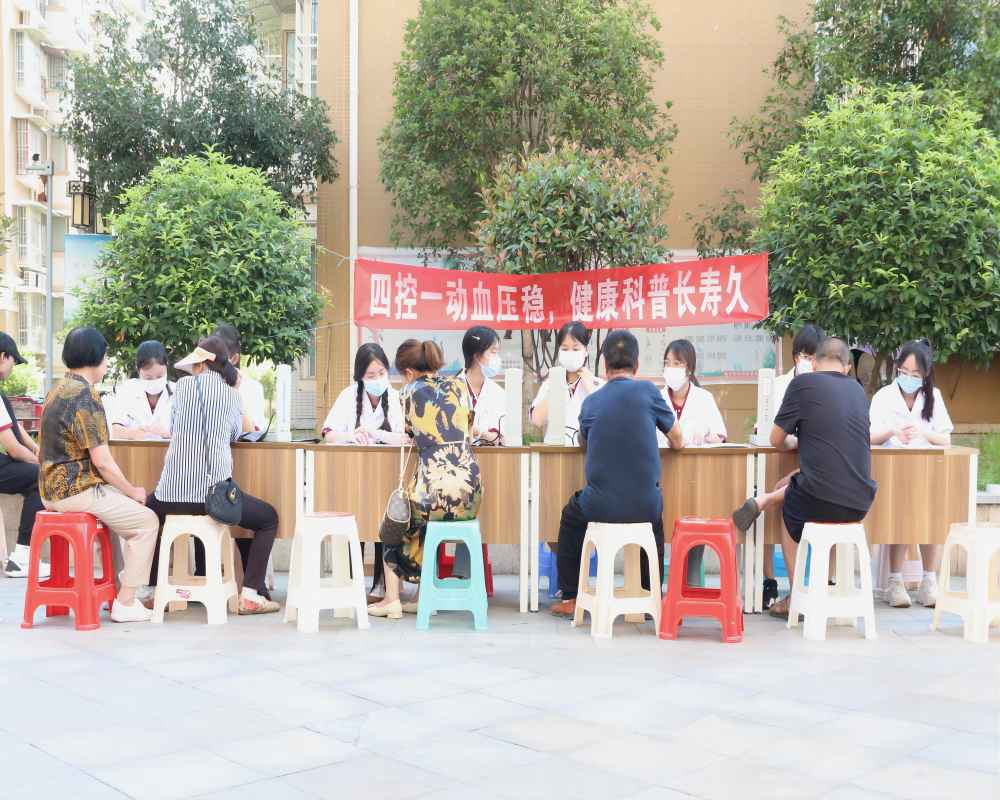 四控一動(dòng)血壓穩(wěn)，健康科普長壽久